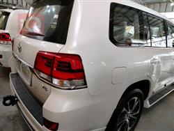 تۆیۆتا لاند کروزەر